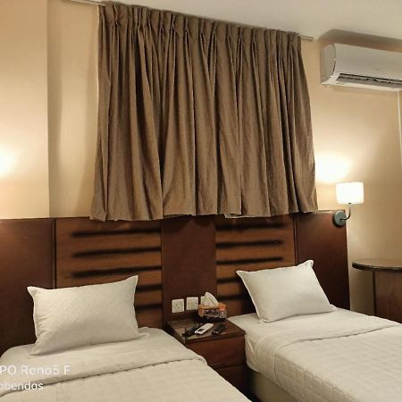 Plaza De Petra Hotel Vádi Músza Kültér fotó