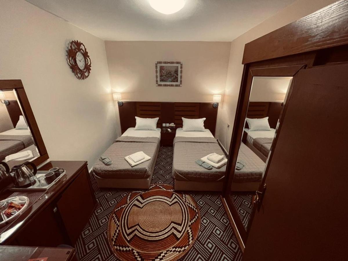 Plaza De Petra Hotel Vádi Músza Kültér fotó