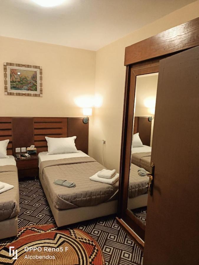 Plaza De Petra Hotel Vádi Músza Kültér fotó