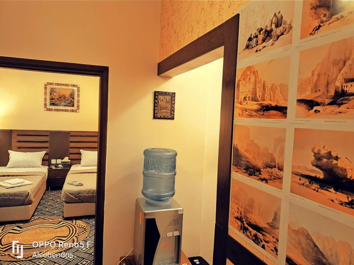 Plaza De Petra Hotel Vádi Músza Kültér fotó